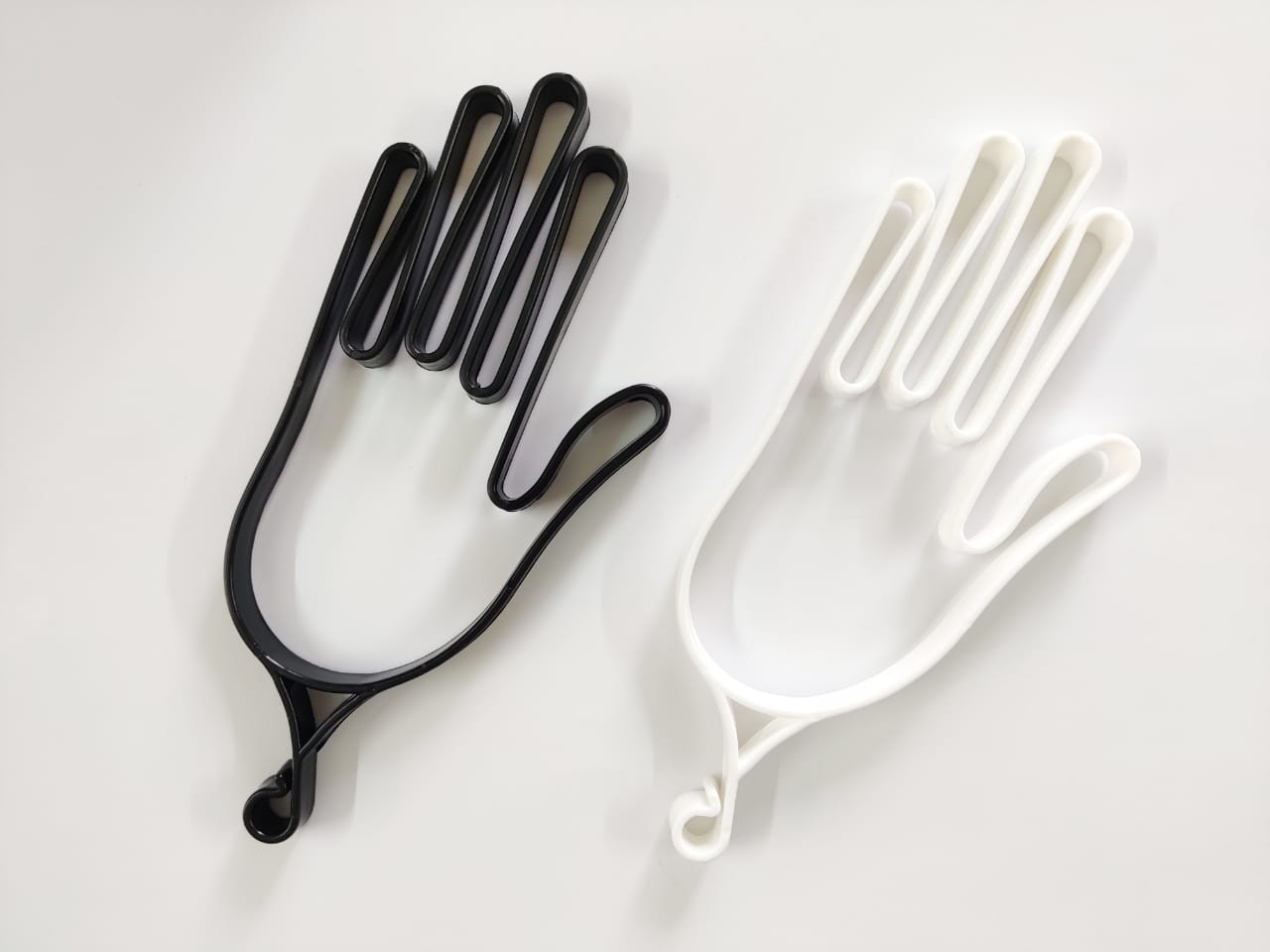 GolfBasic Glove Hanger